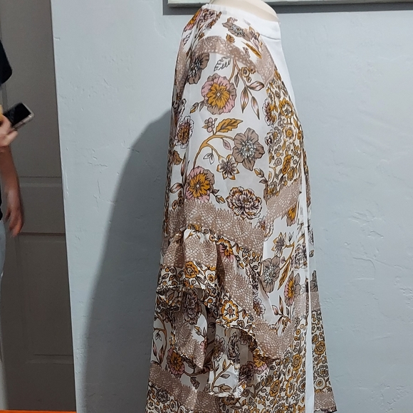 Live 4 Truth Peachy Floral design 1X - Picture 8 of 9